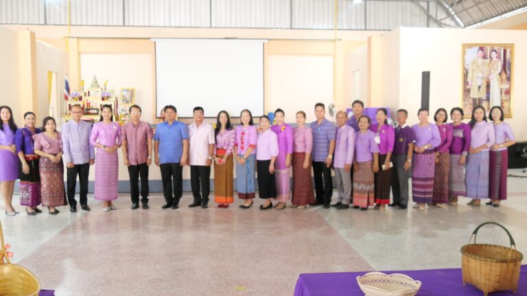 สพป.ศรีสะเกษ เขต 4 ทำบุญตักบาตรถวายพระราชกุศล เนื่องในโอกาสวันคล้ายวันพระราชสมภพ สมเด็จพระกนิษฐาธิราชเจ้า กรมสมเด็จพระเทพรัตนราชสุดาฯ สยามบรมราชกุมารี